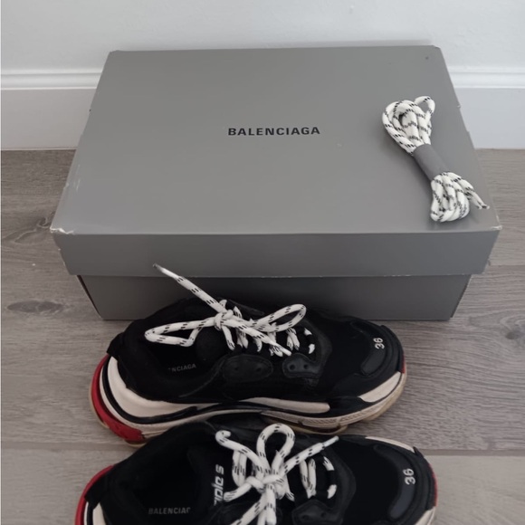 Balenciaga tripleS - Picture 2 of 5